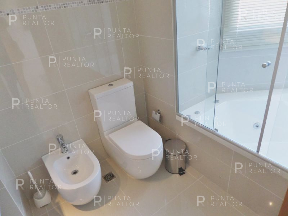 Apartamento ID.1038 - Apartamento en venta Playa Mansa 3 dormitorios