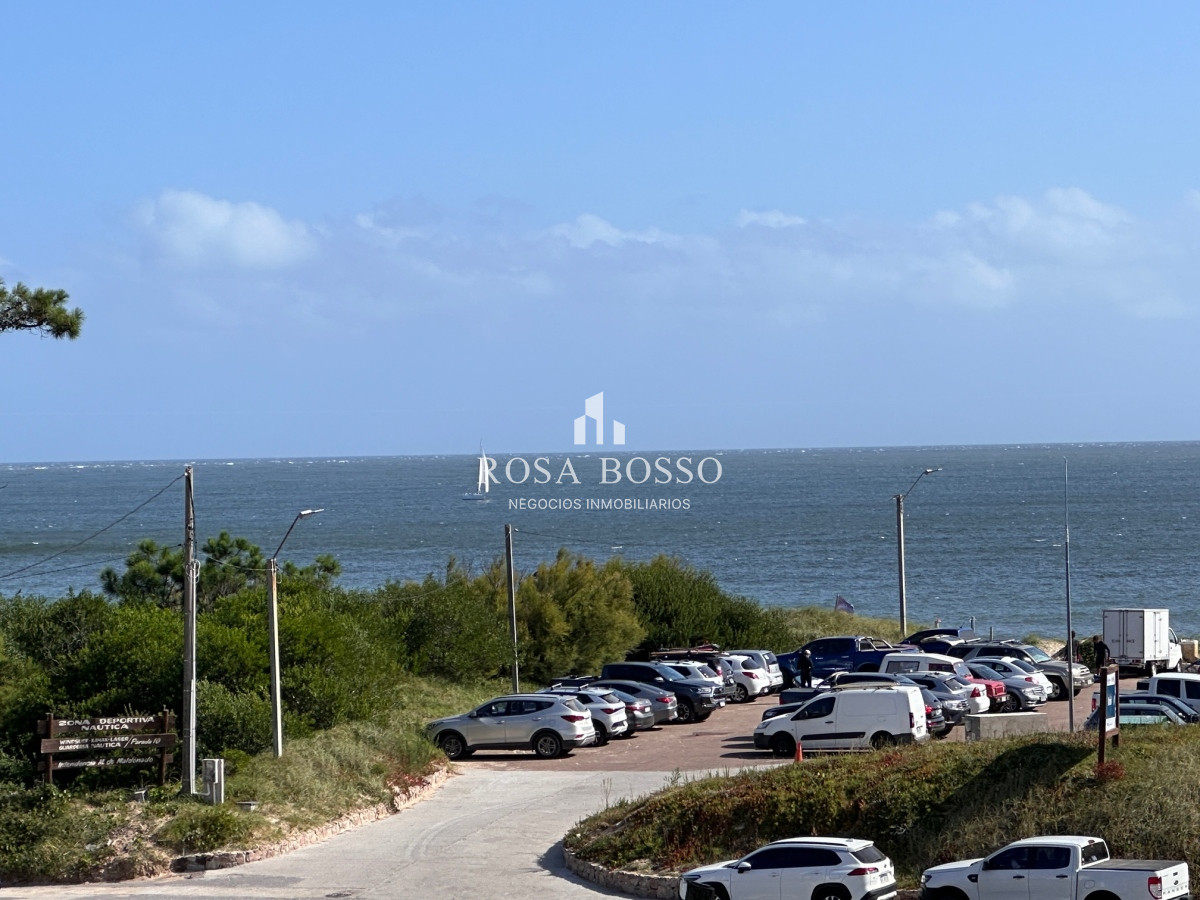 Apartamento ID.9193 - Apartamento en venta en primera linea Playa Mansa - parrillero