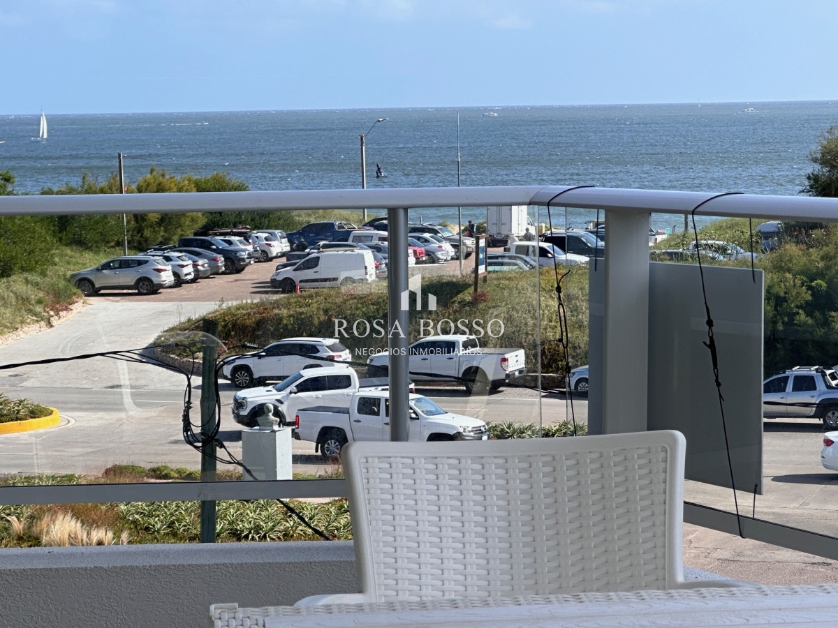 Apartamento ID.9193 - Apartamento en venta en primera linea Playa Mansa - parrillero