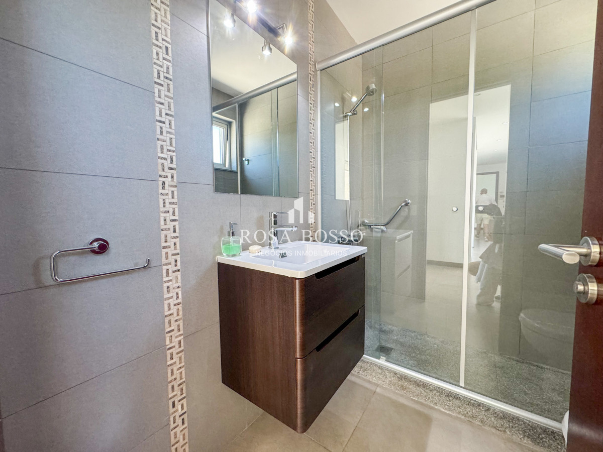 Apartamento ID.9593 - Casa Venta 4 dormitorios Laguna del Diario Punta del Este