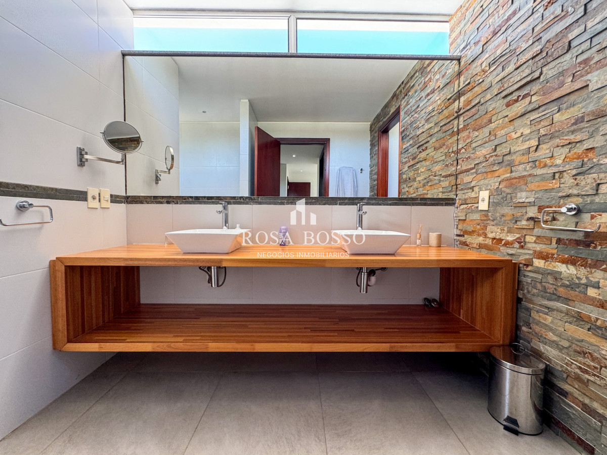 Apartamento ID.9593 - Casa Venta 4 dormitorios Laguna del Diario Punta del Este