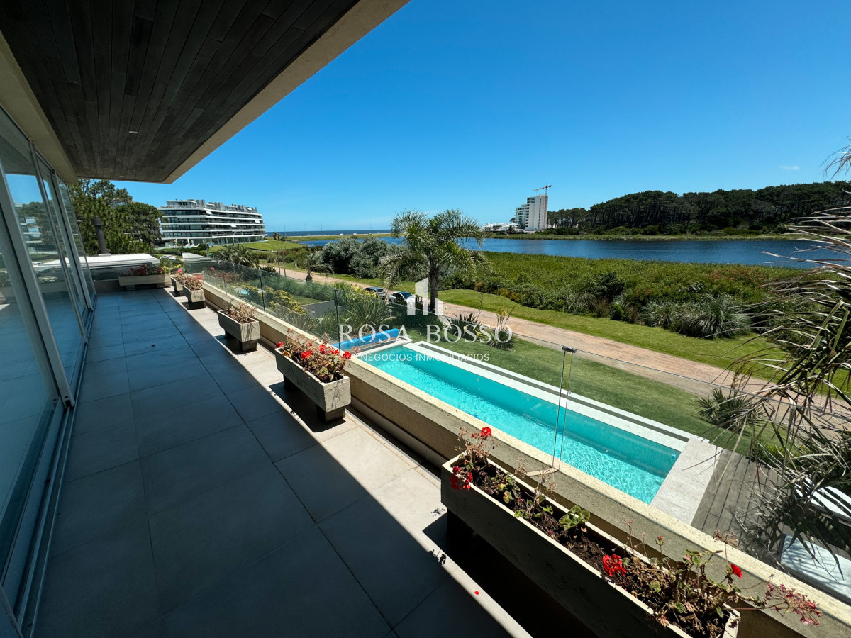 Apartamento ID.9593 - Casa Venta 4 dormitorios Laguna del Diario Punta del Este
