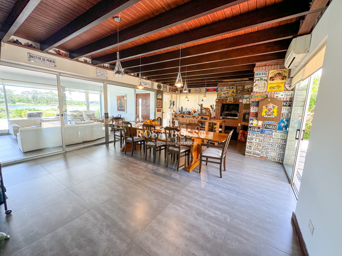 Apartamento ID.9593 - Casa Venta 4 dormitorios Laguna del Diario Punta del Este