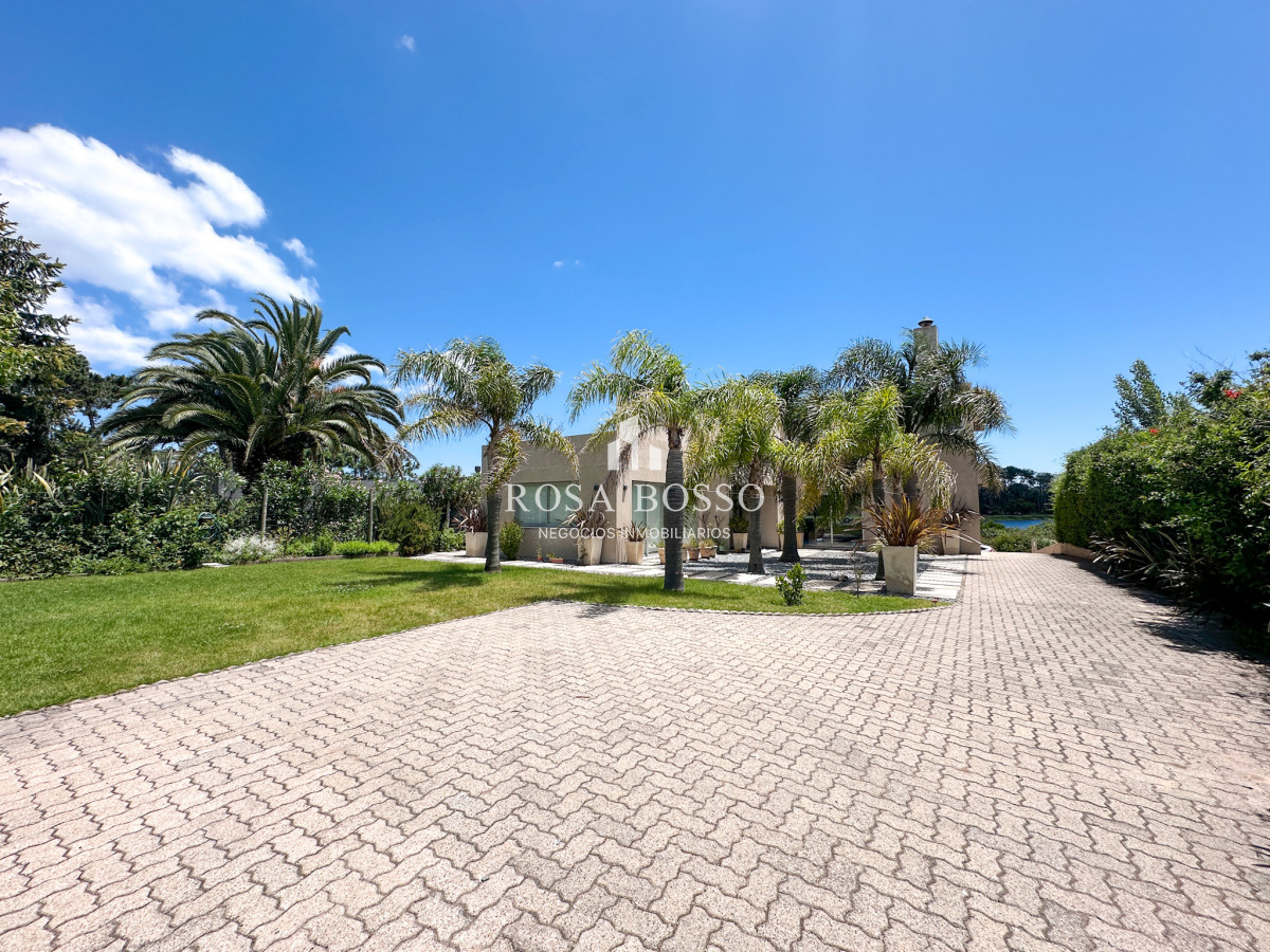 Apartamento ID.9593 - Casa Venta 4 dormitorios Laguna del Diario Punta del Este