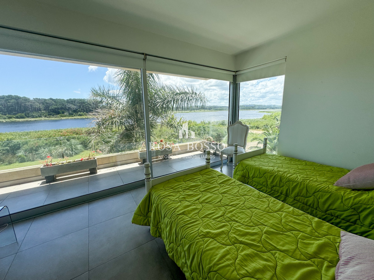 Apartamento ID.9593 - Casa Venta 4 dormitorios Laguna del Diario Punta del Este