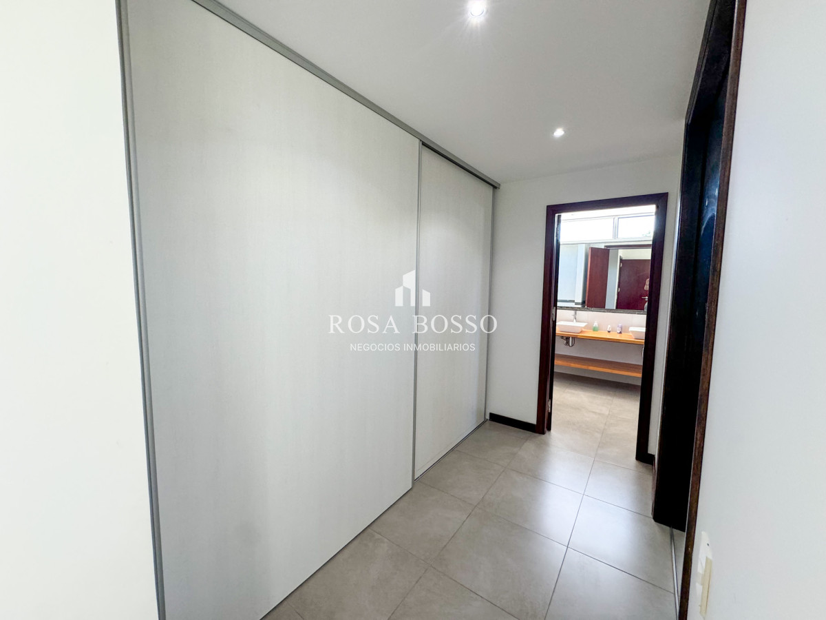 Apartamento ID.9593 - Casa Venta 4 dormitorios Laguna del Diario Punta del Este