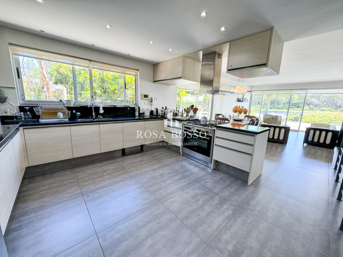 Apartamento ID.9593 - Casa Venta 4 dormitorios Laguna del Diario Punta del Este