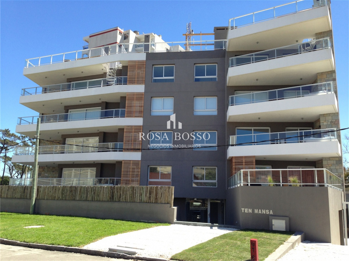 Apartamento ID.9193 - Apartamento en venta en primera linea Playa Mansa - parrillero