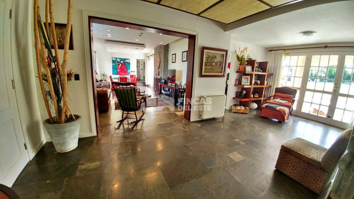 Casa ID.409/Casa-en-venta-Playa-Mansa-7-dormitorios- - Casa en venta Playa Mansa  7 dormitorios 