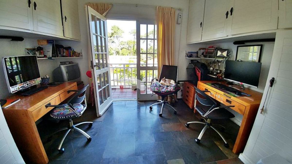 Casa ID.409/Casa-en-venta-Playa-Mansa-7-dormitorios- - Casa en venta Playa Mansa  7 dormitorios 