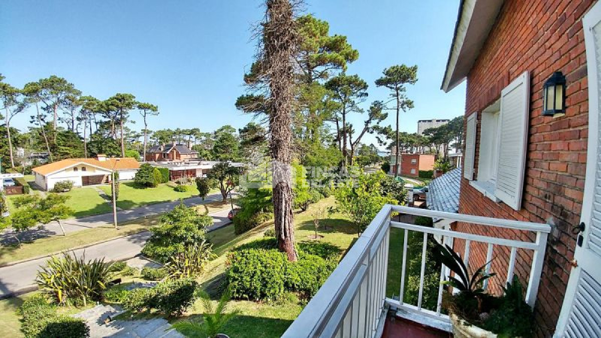 Casa ID.409/Casa-en-venta-Playa-Mansa-7-dormitorios- - Casa en venta Playa Mansa  7 dormitorios 