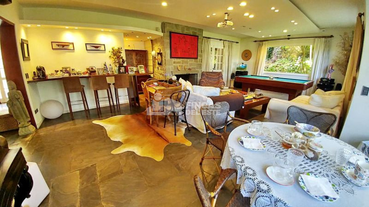 Casa ID.409/Casa-en-venta-Playa-Mansa-7-dormitorios- - Casa en venta Playa Mansa  7 dormitorios 