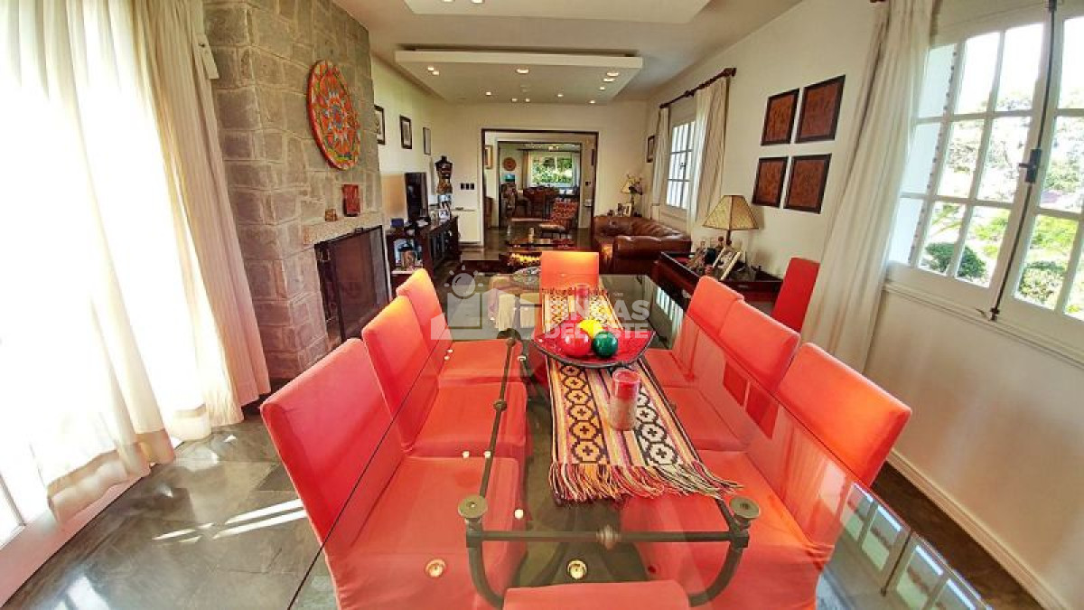 Casa ID.409/Casa-en-venta-Playa-Mansa-7-dormitorios- - Casa en venta Playa Mansa  7 dormitorios 