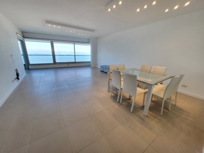 Departamento en venta de 2 dormitorios en Le Parc, Punta del Este.