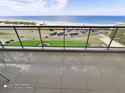 Apartamento de 3 dormitorios en Torre Imperiale, Punta del Este.