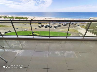 Apartamento de 3 dormitorios en venta en Torre Imperiale, Punta del Este.