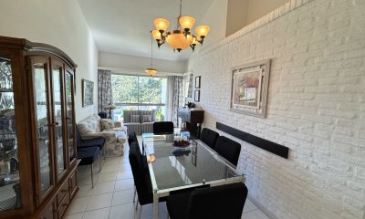 Apartamento de 2 dormitorios en venta en complejo La Loma, Punta del Este.