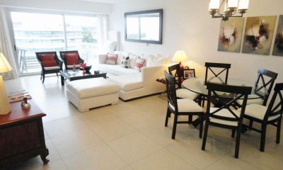 Pent-House en venta de 2 dormitorios en edificio Brava 28, Punta del Este.