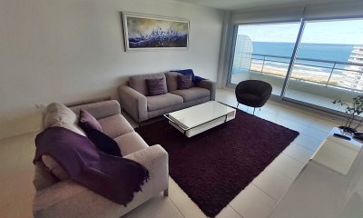 Apartamento en venta a metros de mar en edificio The Forest Tower, Punta del Este