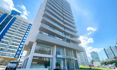 Apartamento de 2 dormitorios en venta en Torre Gauguin, Punta del Este