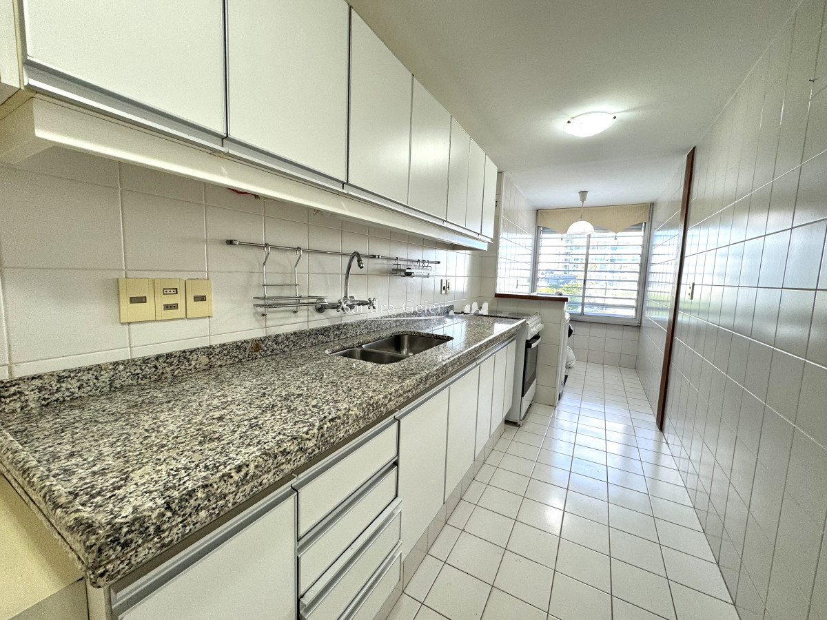 Apartamento ID.2888 - venta Av. chiverta aidy grill edificio tradicional 