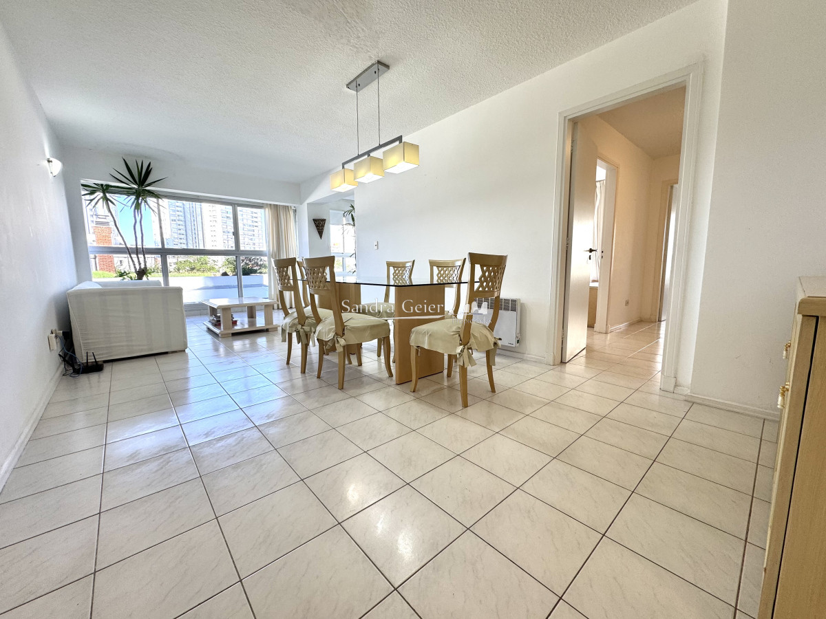 Apartamento ID.2888 - venta Av. chiverta aidy grill edificio tradicional 