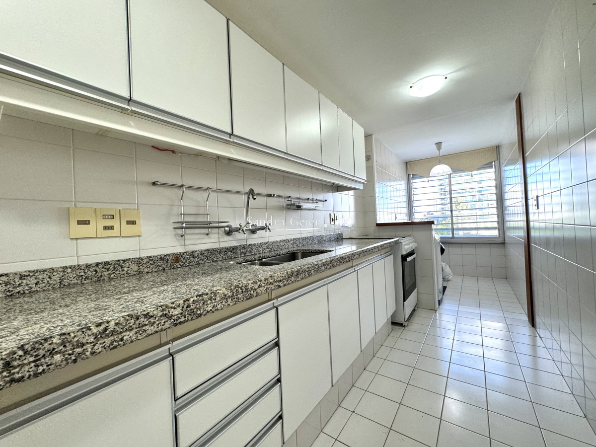 Apartamento ID.2888 - venta Av. chiverta aidy grill edificio tradicional 