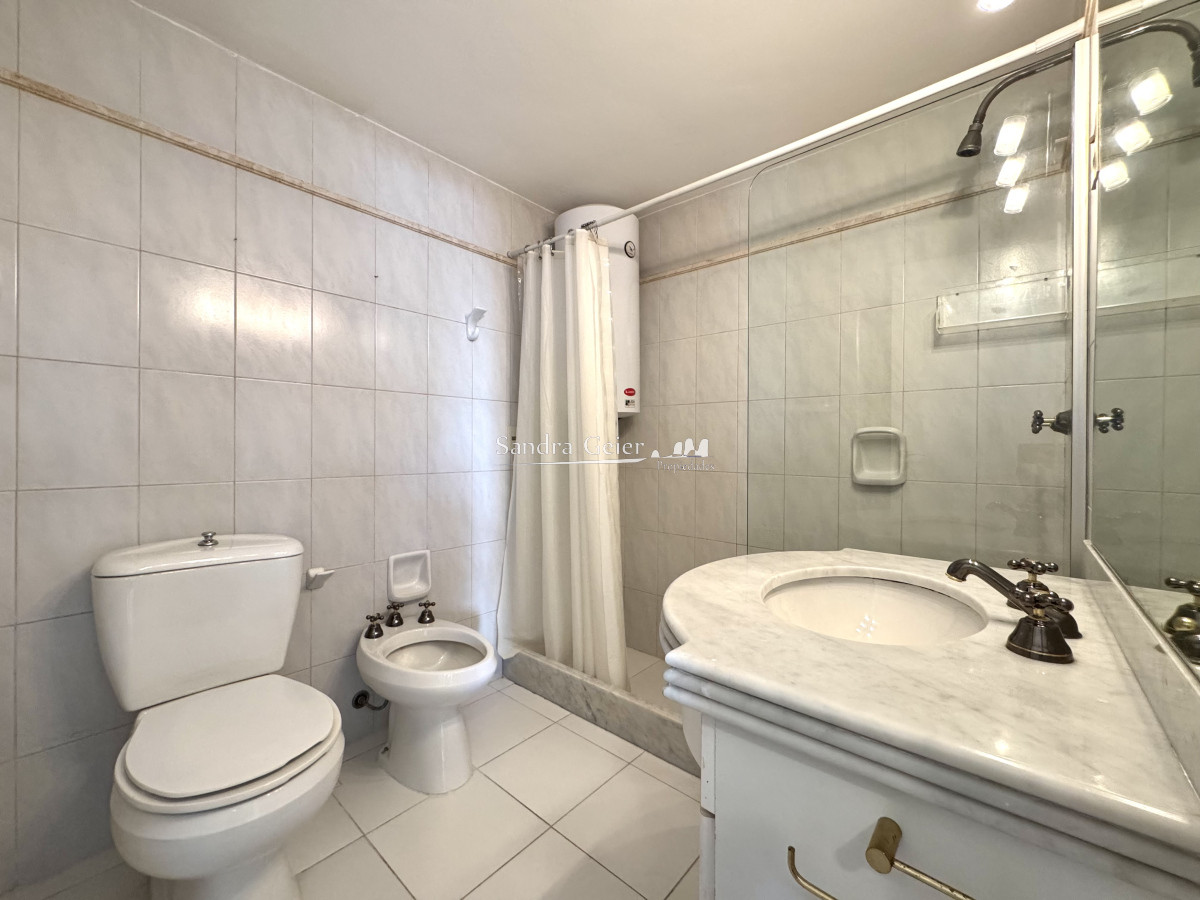 Apartamento ID.2888 - venta Av. chiverta aidy grill edificio tradicional 