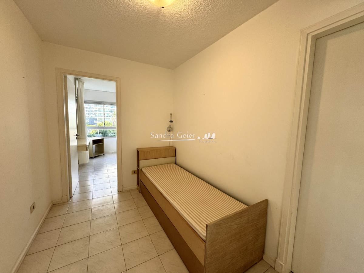 Apartamento ID.2888 - venta Av. chiverta aidy grill edificio tradicional 
