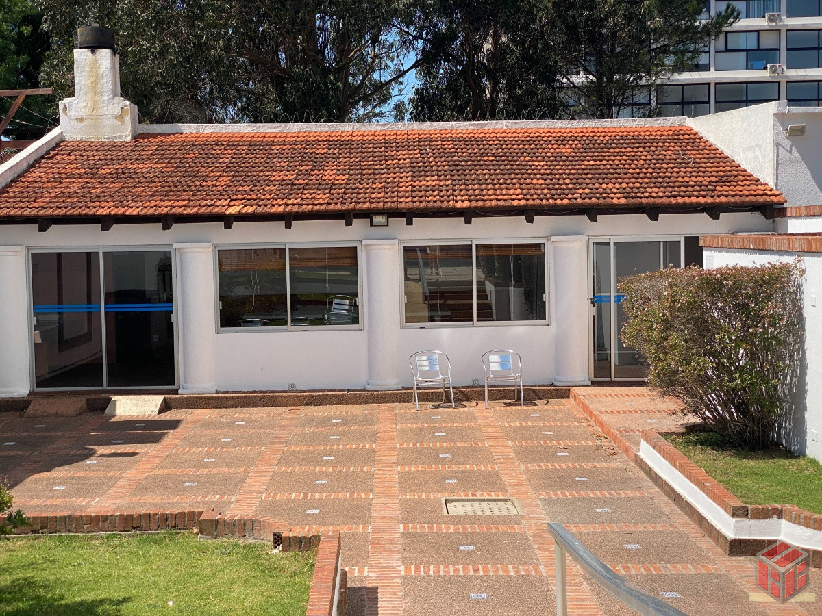 Apartamento ID.8611 - Apartamento de 2 dormitorios en venta, Punta del Este