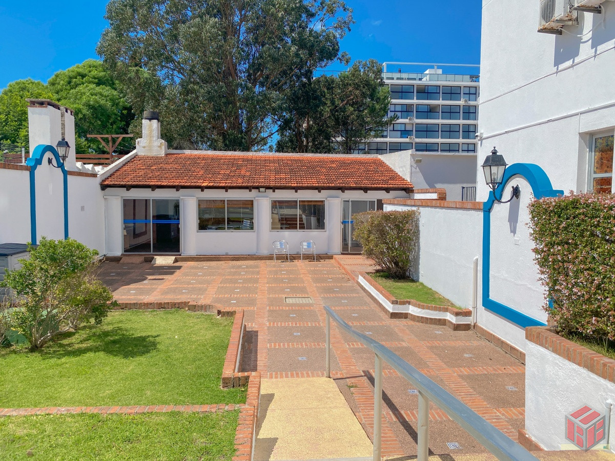 Apartamento ID.8611 - Apartamento de 2 dormitorios en venta, Punta del Este