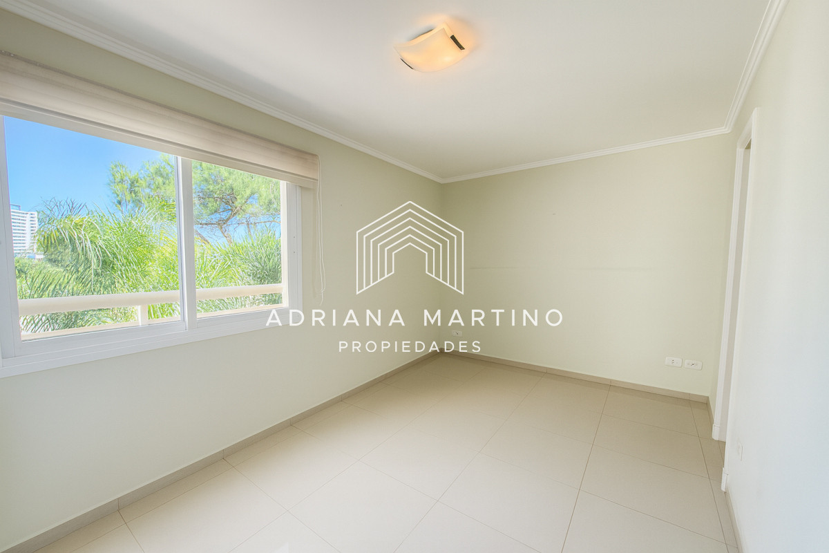 Apartamento ID.71595 - 3 dormitorios a 100 metros del mar – Playa Brava – U$S 299.000
