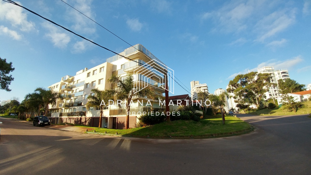Apartamento ID.71595 - 3 dormitorios a 100 metros del mar – Playa Brava – U$S 299.000