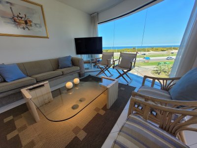Apartamento de 3 dormitorios. Oportunidad en Brava.