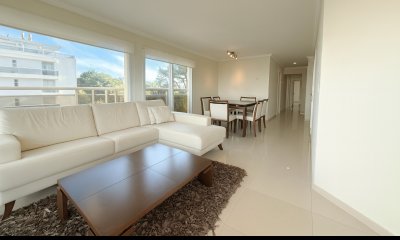 Aidy Grill, apartamento de 3 dormitorios y 3 baños con servicios