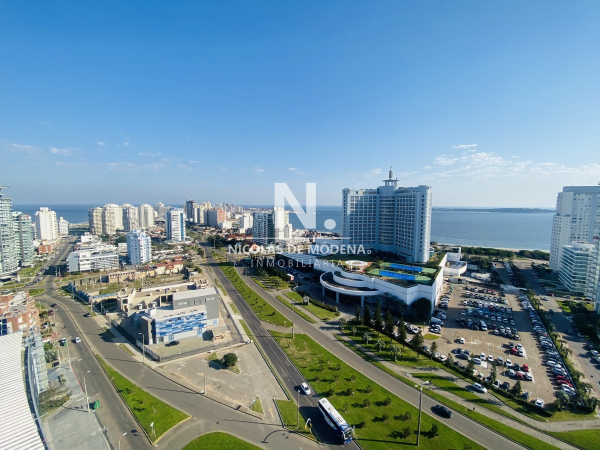 Hermoso apartamento de 3 dormitorios mas dependencia de servicio en venta - NDM20135A