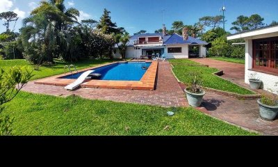 Casa en venta Playa Mansa 5 dormitorios