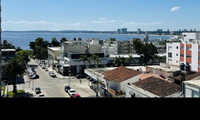 Apartamento de dos dormitorios a metros de playa brava y mansa en Punta del Este