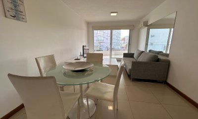 Apartamento en venta en primera linea Playa Mansa - parrillero