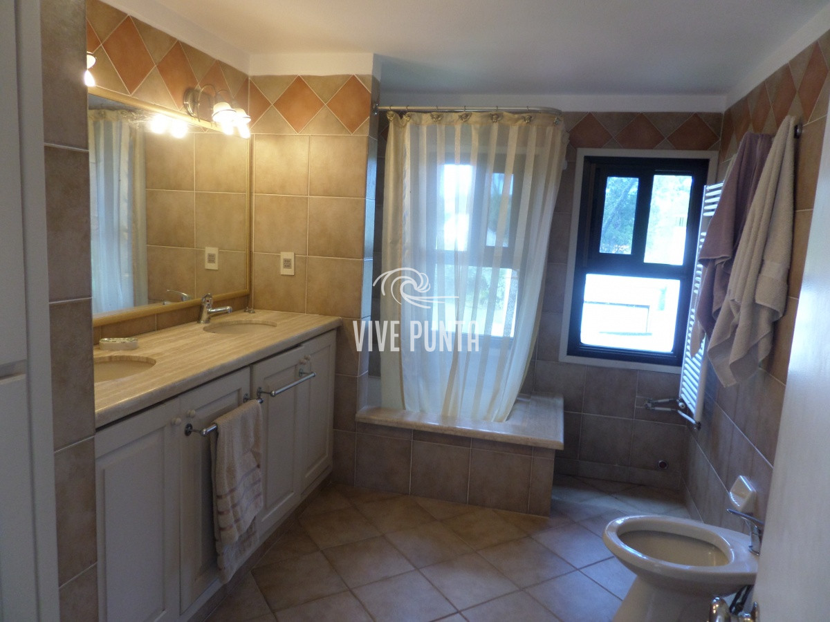 Casa ID.268 - Casa nueva al mercado! 