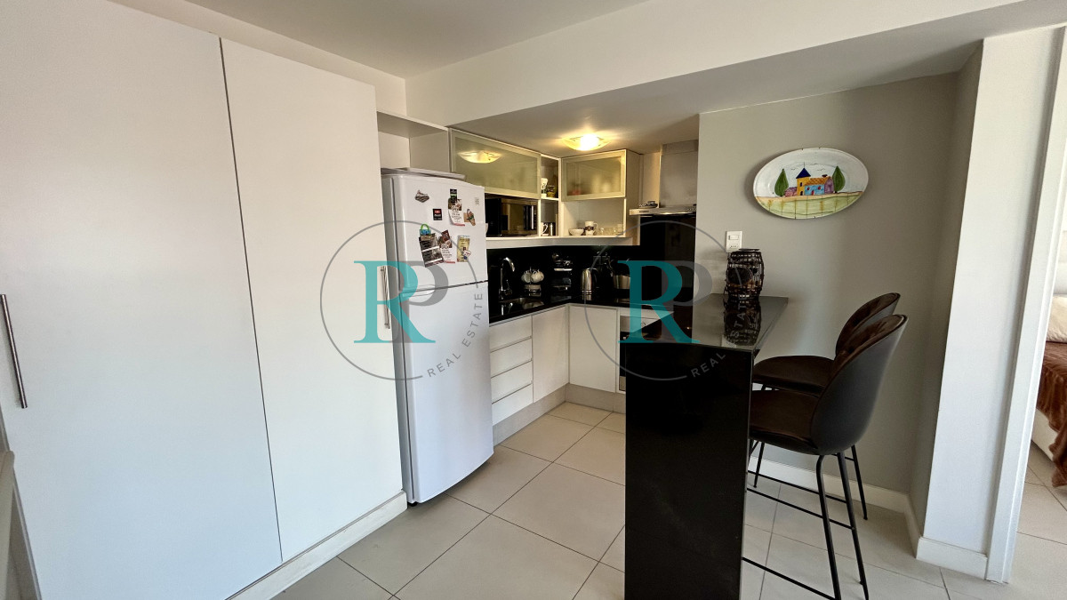 Apartamento ID.2125 - Apartamento de dos dormitorios a metros de playa brava y mansa en Punta del Este