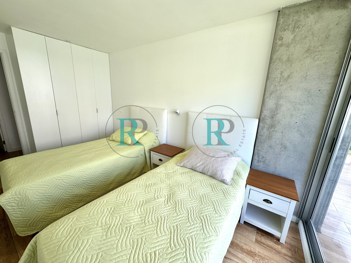 Apartamento ID.2409 - Playa Mansa apartamento 2 dormitorios 2 baños 