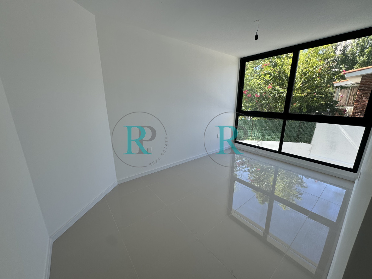 Apartamento ID.2056 - Apartamento en venta en Playa Mansa, 3 dormitorios, Punta del Este