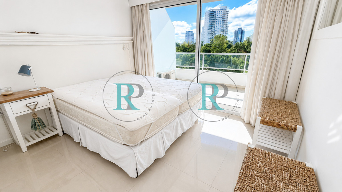 Apartamento ID.2794 - Apartamento de un dormitorio, con gran terraza, en venta en Punta del Este