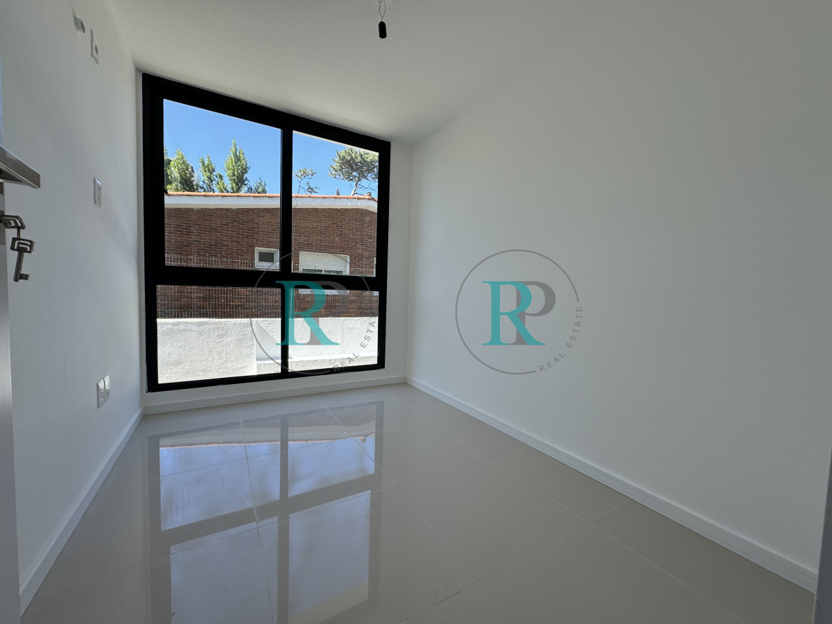 Apartamento ID.2056 - Apartamento en venta en Playa Mansa, 3 dormitorios, Punta del Este