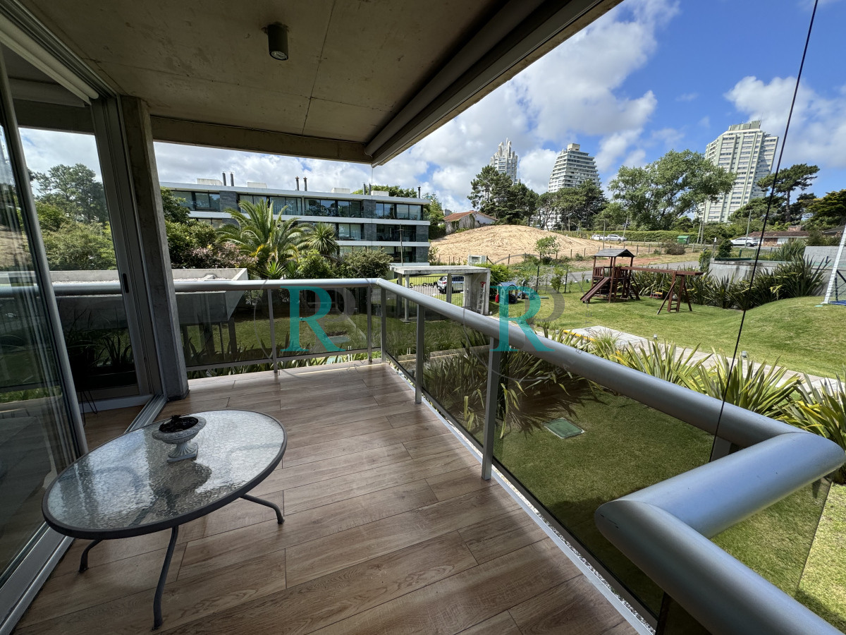 Apartamento ID.2409 - Playa Mansa apartamento 2 dormitorios 2 baños 
