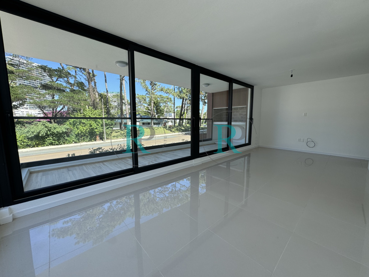 Apartamento ID.2056 - Apartamento en venta en Playa Mansa, 3 dormitorios, Punta del Este