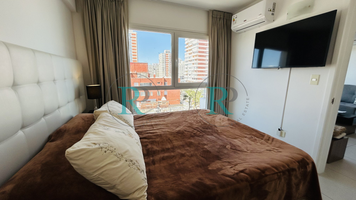 Apartamento ID.2125 - Apartamento de dos dormitorios a metros de playa brava y mansa en Punta del Este