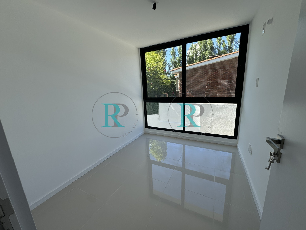 Apartamento ID.2056 - Apartamento en venta en Playa Mansa, 3 dormitorios, Punta del Este