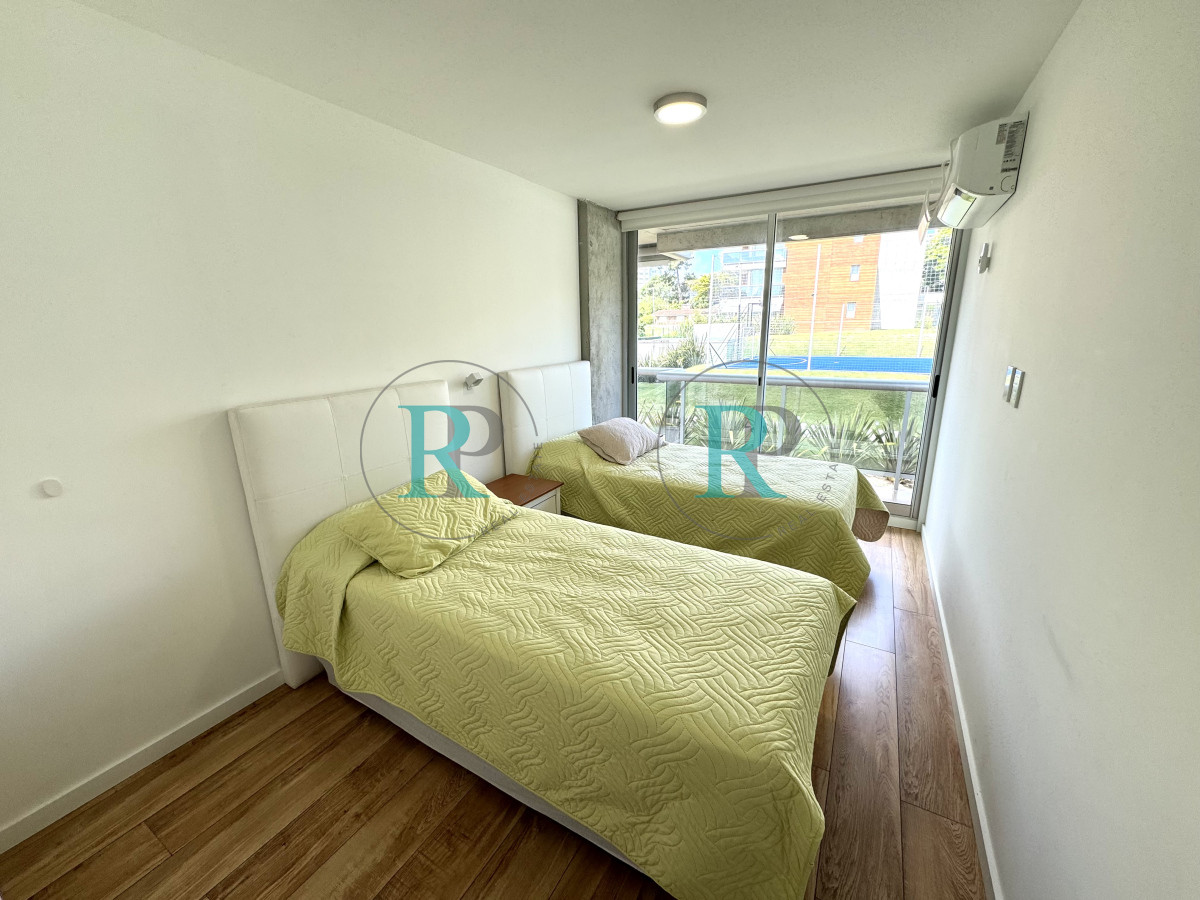 Apartamento ID.2409 - Playa Mansa apartamento 2 dormitorios 2 baños 